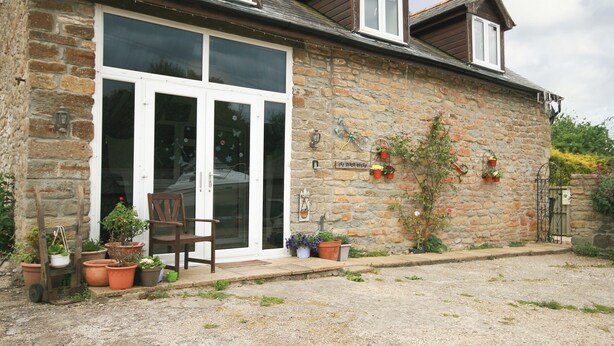 Unclassified image, 1 of 27, button - 4 bedroom accommodation in Watton, near Bridport (Watton, near Bridport)