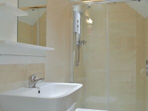 Bathroom - 1 bedroom accommodation in Gorran Haven (Gorran Haven)