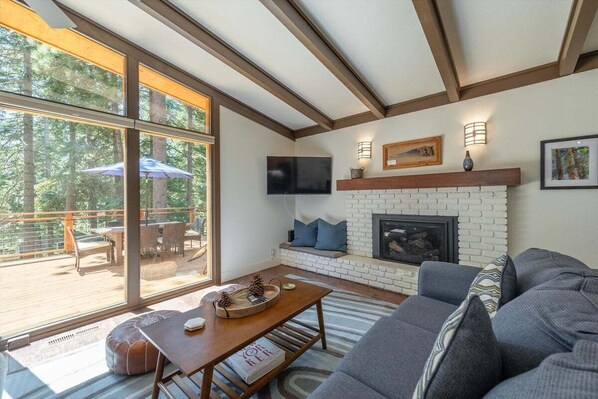 Télévision, cheminée