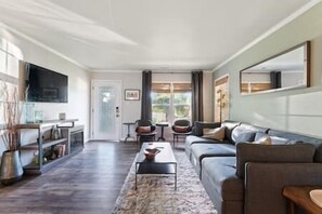 TV, fireplace, books - Reno Roost a welcoming private home with yard in Old SW Reno (Reno)