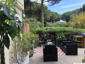 تناول الطعام بالخارج