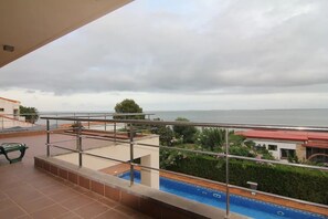 Property grounds - Villa Maricel, in front of the sea with pool (Alcanar)