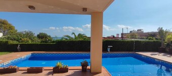 VILLA MARICEL, DELANTE DEL MAR CON PISCINA