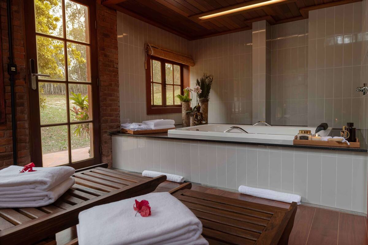 Luxury Cabin, 1 Bedroom, Hot Tub, Mountain View | Jetted bathtub