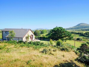 Exterior - 3 bedroom accommodation in Black Rock Sands, near Criccieth (Black Rock Sands, near Criccieth)