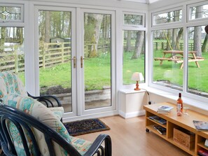 TV - 1 bedroom accommodation in Haltwhistle (Haltwhistle)