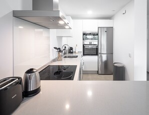Coffee/tea maker, fridge, microwave, oven