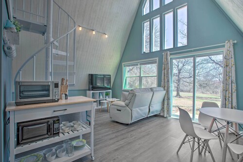 Couples Getaway A-Frame Secluded Cabin near Lake Thunderbird. Near OU ~17 mi.