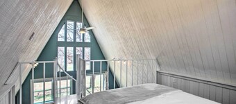 Couples Getaway A-Frame Secluded Cabin near Lake Thunderbird. Near OU ~17 mi.