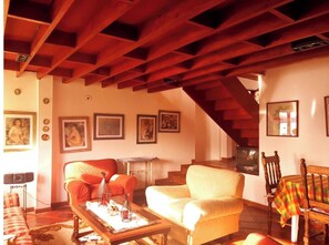 TV - Cabañas Yukat, Casa de Piedra, Lago de Tota (Boyacá)