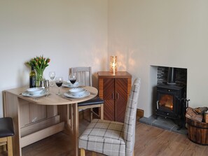 Dining - 3 bedroom accommodation in Kyle of Lochalsh (Kyle of Lochalsh)