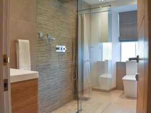 Towels - 2 bedroom accommodation in Portmellon Cove, near Mevagissey (Portmellon Cove, near Mevagissey)