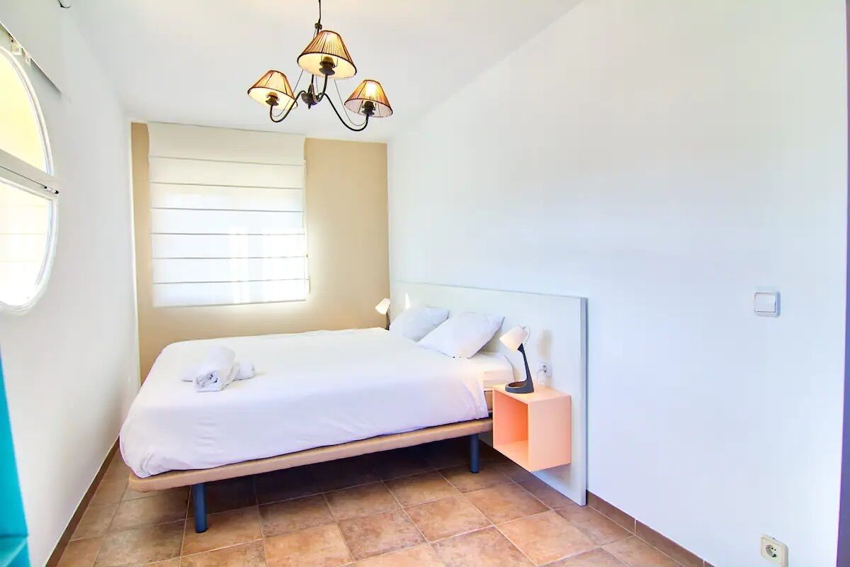 6 bedrooms, desk, iron/ironing board, free WiFi
