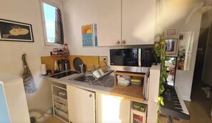 Fridge, microwave