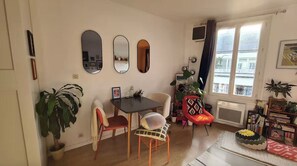 Dining - Charming Cocoon   Near The Sacré Coeur Basilica (Paris)