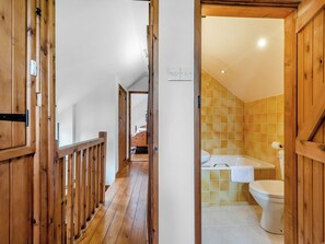 Towels - 3 bedroom accommodation in Gwynfe, Llangadog (Gwynfe, Llangadog)