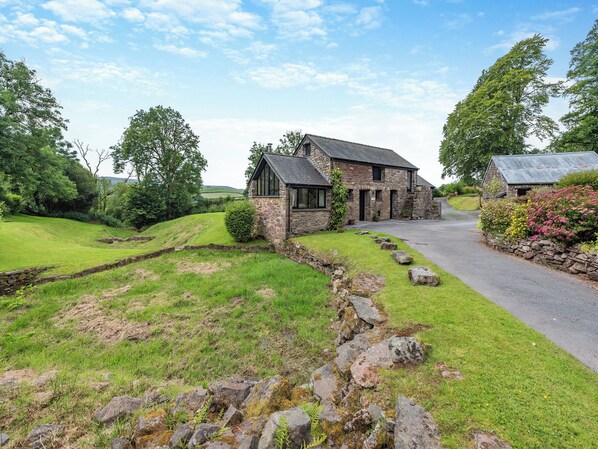 Exterior - 3 bedroom accommodation in Gwynfe, Llangadog (Gwynfe, Llangadog)