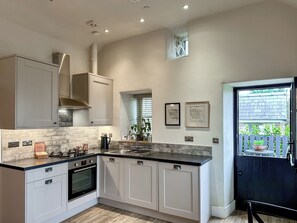 Lavavajillas y congelador 