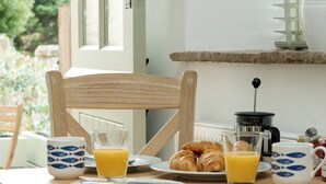 Dining - 1 bedroom accommodation in Kenfig, near Porthcawl (Kenfig, near Porthcawl)