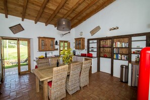 Dining - The Figos - sleeps up to 9 (Bordeira)
