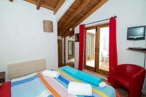 2 chambres, fer et planche à repasser, Wi-Fi gratuit, draps fournis