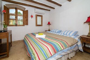 1 habitación, tabla de planchar con plancha, wifi gratis y ropa de cama 