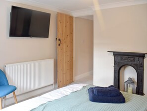 2 bedrooms, WiFi (free), bed sheets