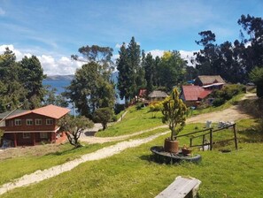 Property grounds - Yukatan Casa Mexicana Cabins, Tota Lagoon (Boyacá)