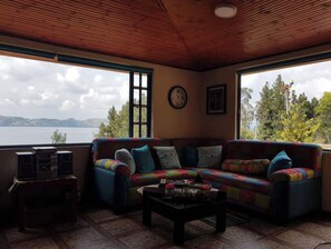 Living area - Yukatan Casa Mexicana Cabins, Tota Lagoon (Boyacá)