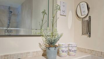 Bathroom | Jubilee Lodge, Watton