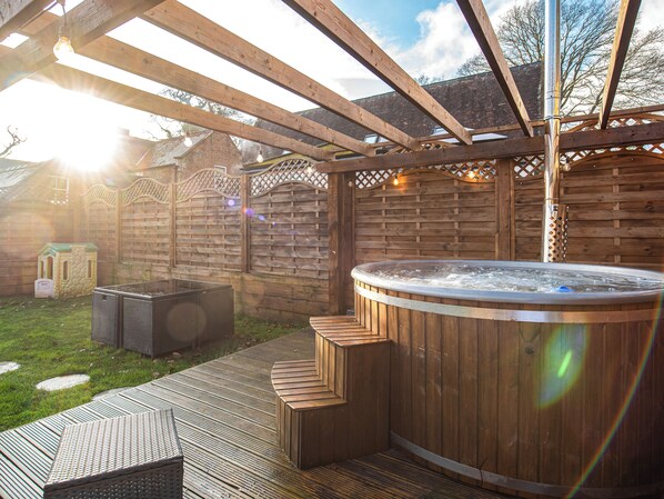 Outdoor spa tub