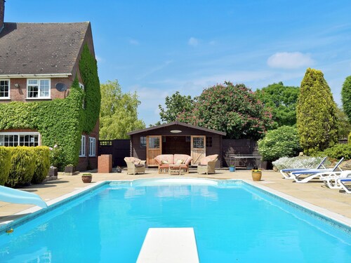 5 chambres à coucher à Abbots Salford, near Stratford-upon-Avon