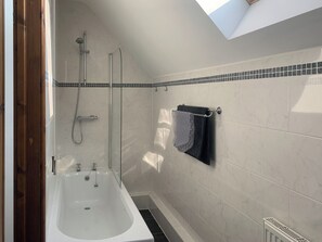 Towels - 2 bedroom accommodation in North Somercotes, Mabelthorpe (North Somercotes, Mabelthorpe)