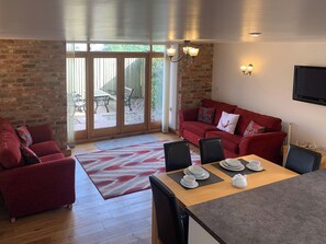 TV - 2 bedroom accommodation in North Somercotes, Mabelthorpe (North Somercotes, Mabelthorpe)