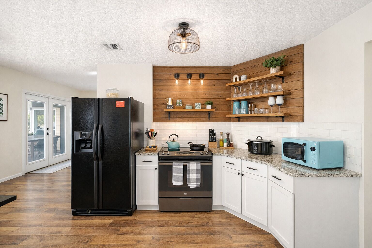 Geladeira, micro-ondas, fogão, cooktop