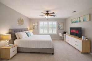 3 bedrooms, iron/ironing board, free WiFi, bed sheets - Pool House, Short Drive to Beach, Grill, Smart TV (Navarre)