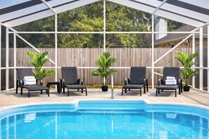A heated pool - Private Heated Pool, 10 Min to Navarre Beach (Navarre)