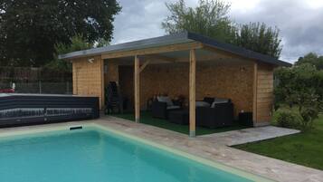 Ulkouima-allas, lÀmmitetty uima-allas