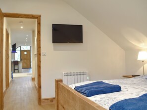 2 bedrooms, free WiFi, bed sheets - 2 bedroom accommodation in Uggeshall (Uggeshall)