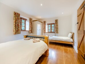 6 Schlafzimmer, Bügeleisen/Bügelbrett, kostenloses WLAN, Bettwäsche