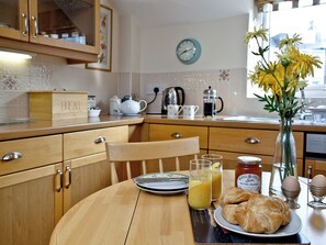 Dining - Ideally located on Brixham marina offering far reaching sea views. (Brixham)