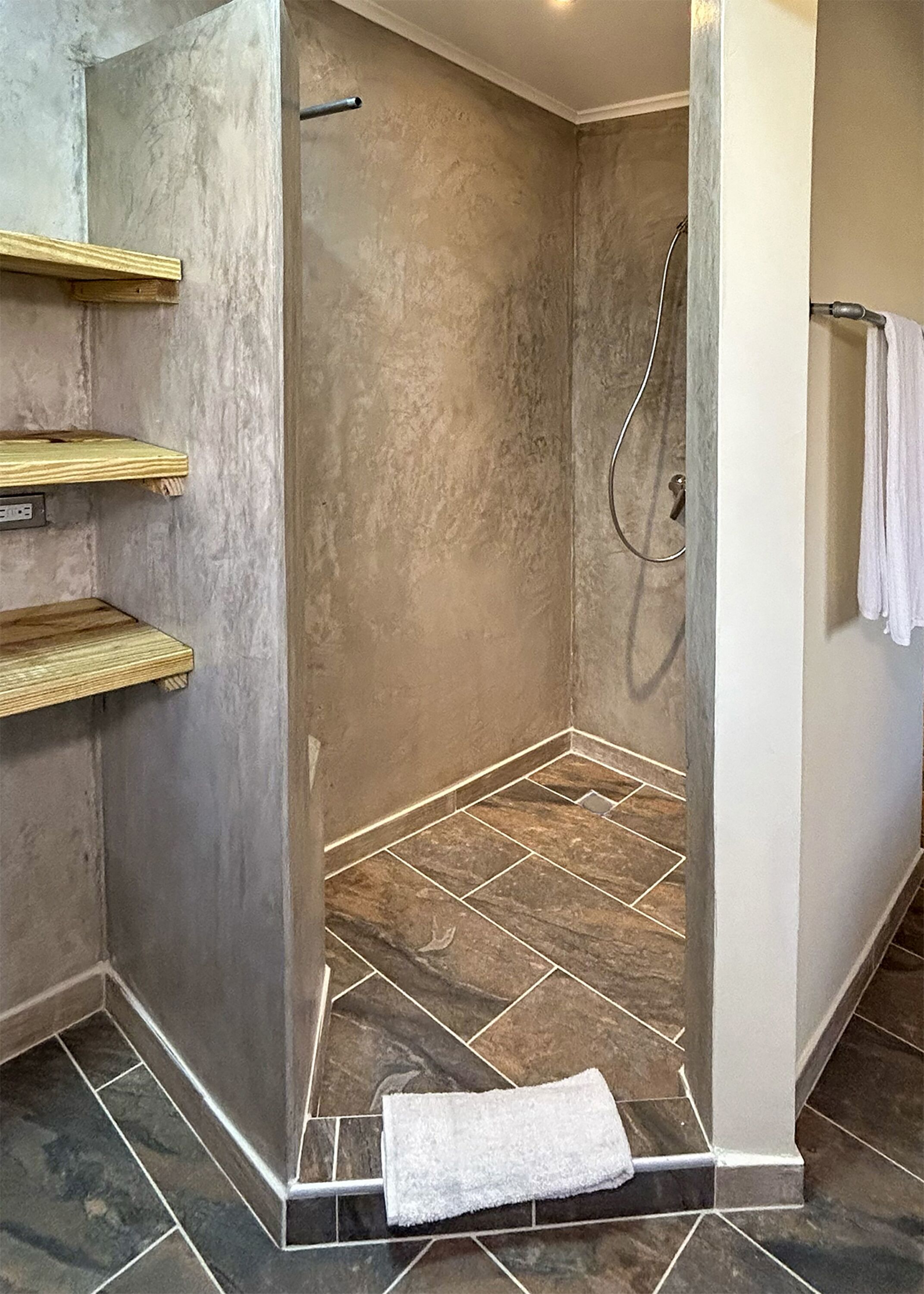 deluxe suite | 1 bedroom, premium bedding, memory-foam beds, in-room safe