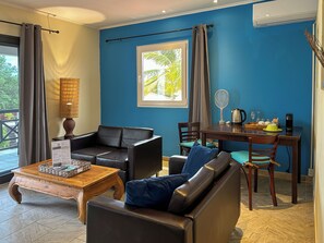 ห้องดีลักซ์สวีท | เครื่องนอนระดับพรีเมียม, เตียงเมมโมรีโฟม, ตู้นิรภัยในห้องพัก