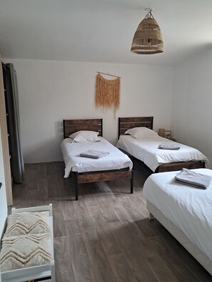 4 bedrooms, travel cot, free WiFi, bed sheets