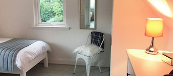 This property was formerly known as Loch View Cottage.