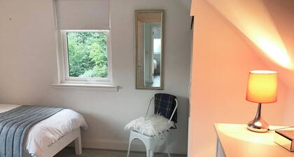 This property was formerly known as Loch View Cottage.