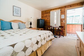 Hypo-allergenic bedding, down duvets, pillow-top beds - Battle Creek Lodge (Keystone)