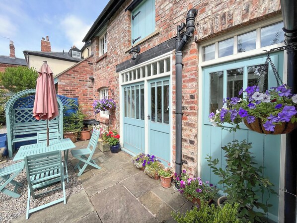 Outdoor dining - 2 bedroom accommodation in York (York)