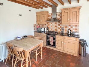 Dishwasher, highchair - 2 bedroom accommodation in York (York)