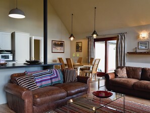 Fireplace - 3 bedroom accommodation in Invergowrie, near Dundee (Invergowrie, near Dundee)